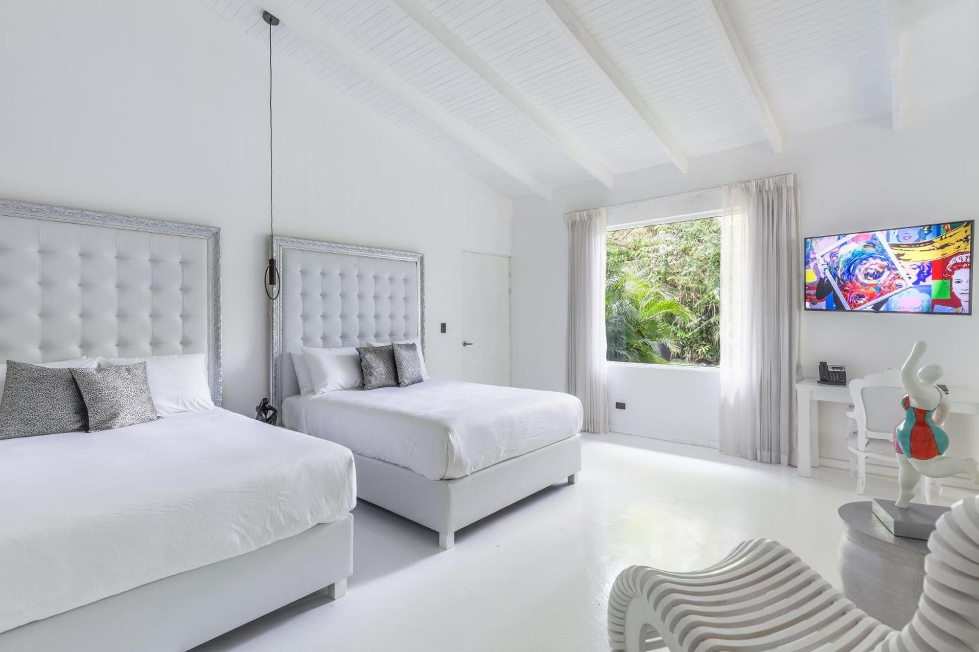 Gigi Brown Beachfront Santa Teresa 5* Malpais